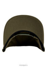 accesorios educacion fisica Nixon snapback en el fondo aceituna 86XRT422 - Image 4