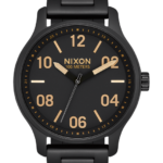 mirar educacion fisica Nixon patrulla negro mate/oro 86XRT124