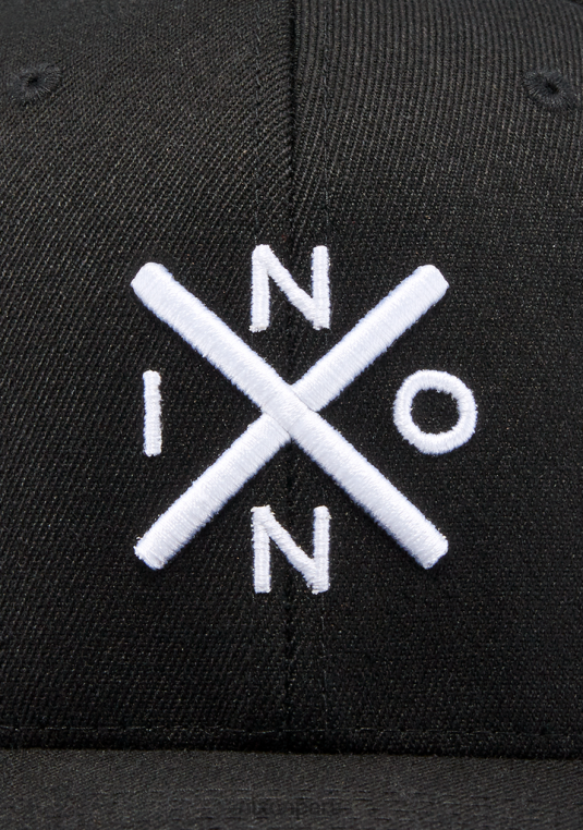 accesorios educacion fisica Nixon cambiar gorra flexfit blanco negro 86XRT411
