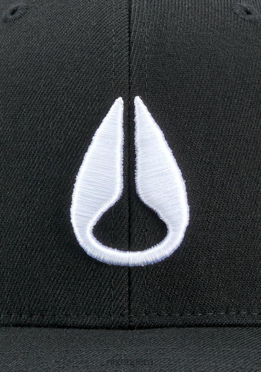 accesorios educacion fisica Nixon snapback en el fondo blanco negro 86XRT421